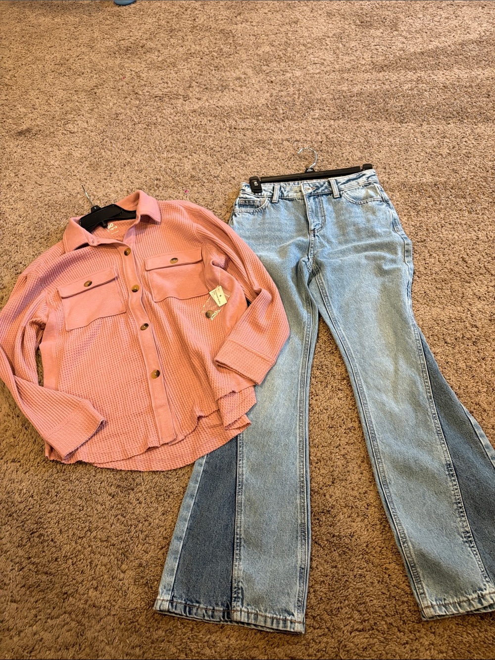 Kids 10/12 set SO Pink Waffle Shacket with Two-Tone Blue Flare Jeans